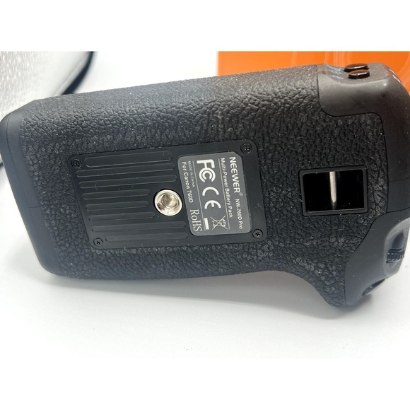Neewer 2.4GHz Wireless Battery Grip w/ Remote Control For Canon 750D/760D - Picture 7 of 14